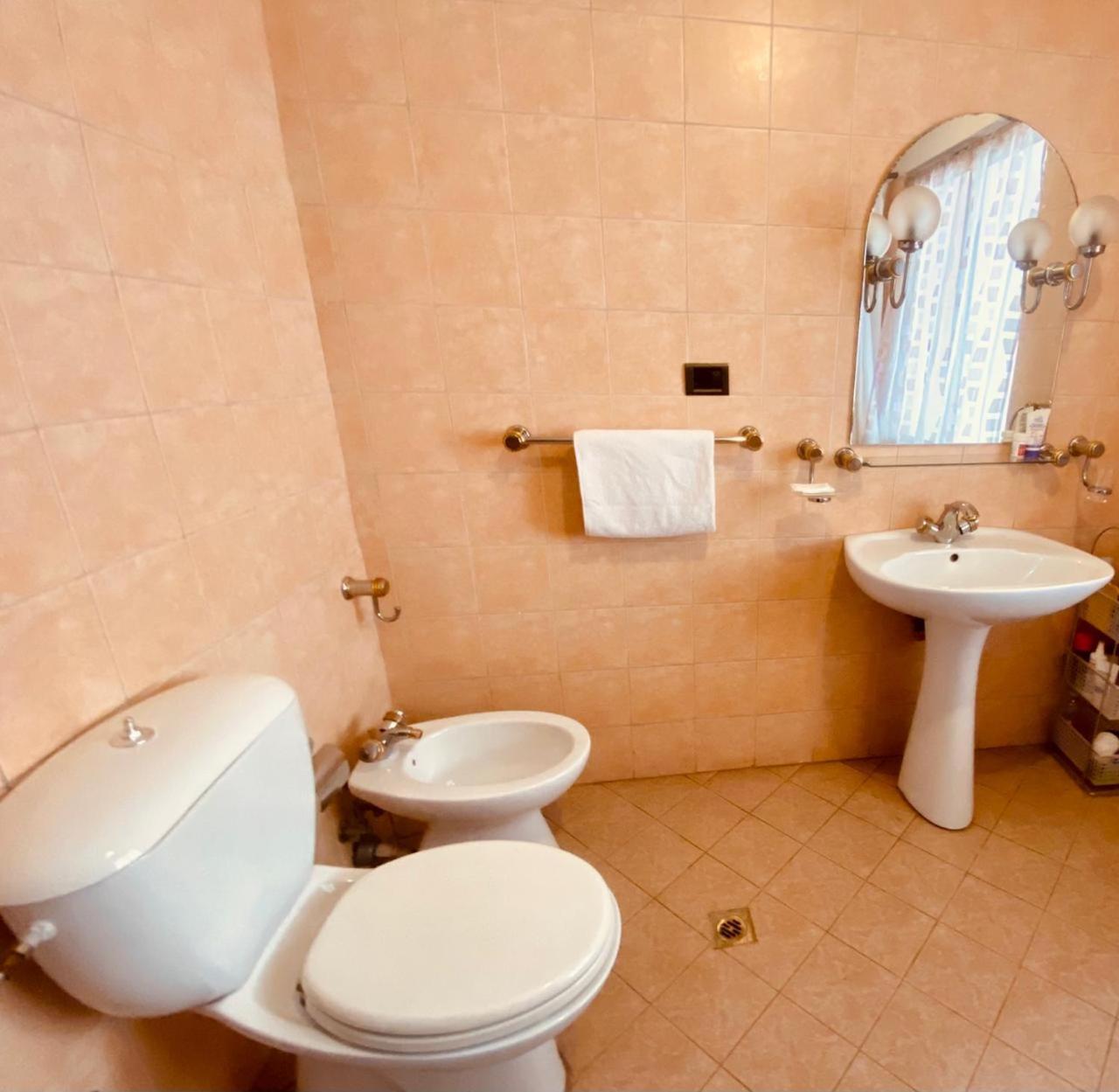 Apartment Tiranë Ngoại thất bức ảnh